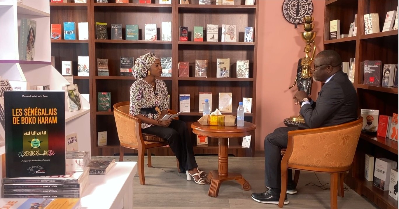 Lire la suite à propos de l’article « LIRE C´EST ÉCRIRE, ÉCRIRE C´EST LIRE » AVEC MAMADOU MOUTH BANE